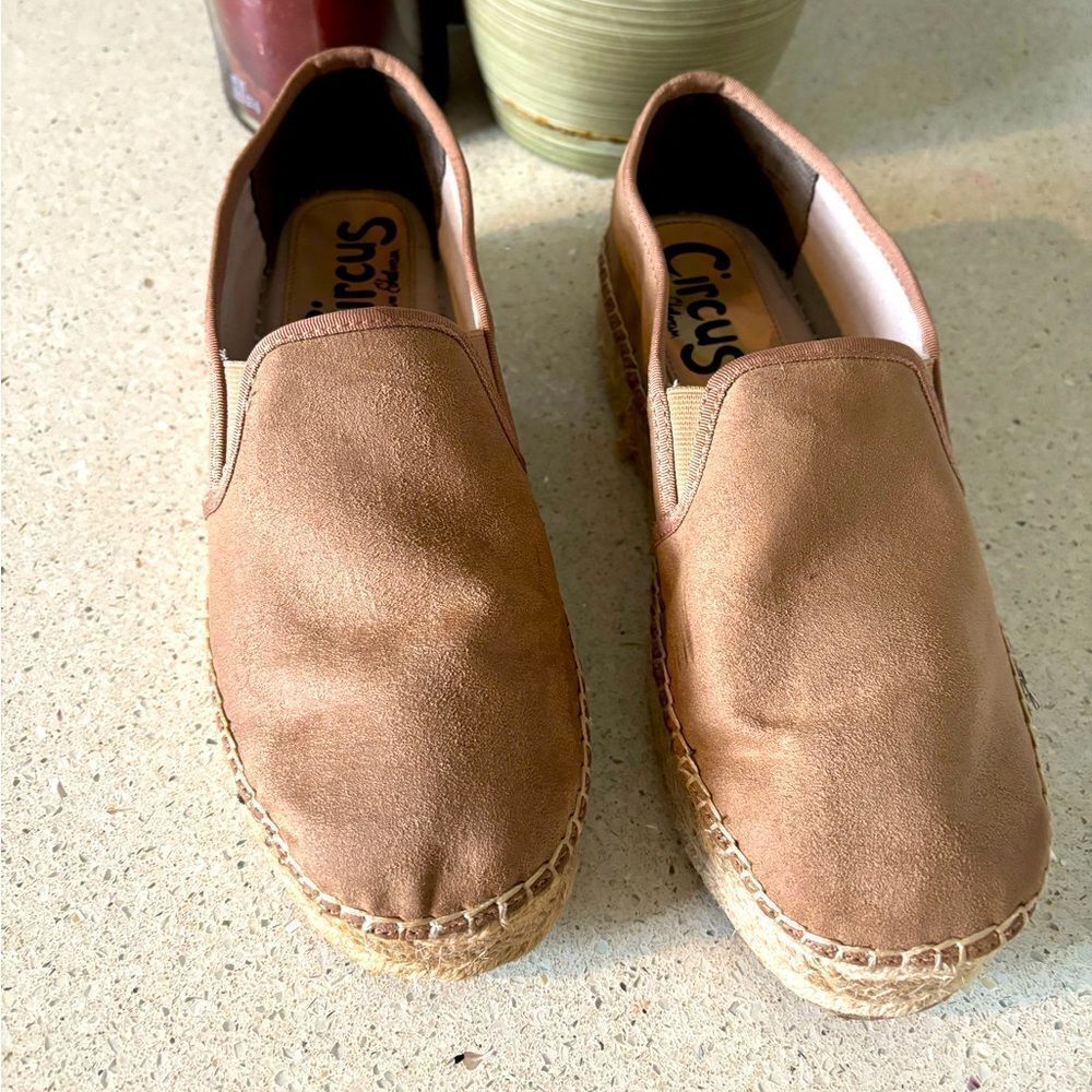 Circus by Sam Edelman Tan women's Slip-On Espidrille Shoes